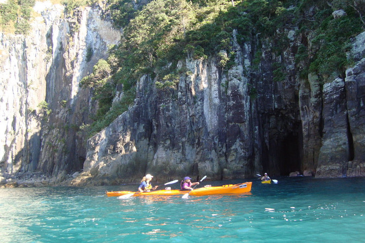 59c3ce26cd5d6_1024px-Seakayaking_from_Hahei_New_Zealand.thumb.jpg.7ba19f736279f6f91459b770ecb3626b.jpg