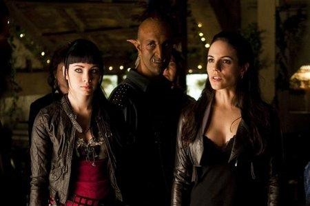Lost_Girl_1291467860_4_2010.jpg.1b0aa563b6a83c8e5de3548712a389ae.jpg